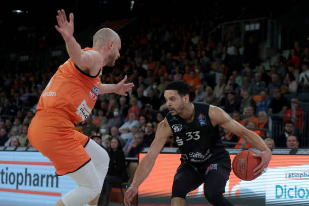 0万欧的背 0万欧的背